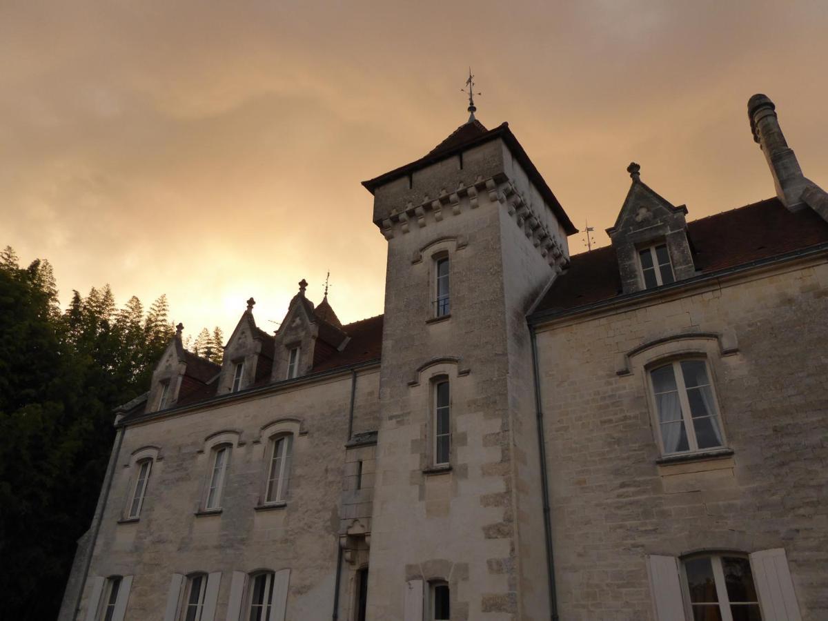 Chateau Des Salles Saint-Fort-sur-Gironde Exterior foto