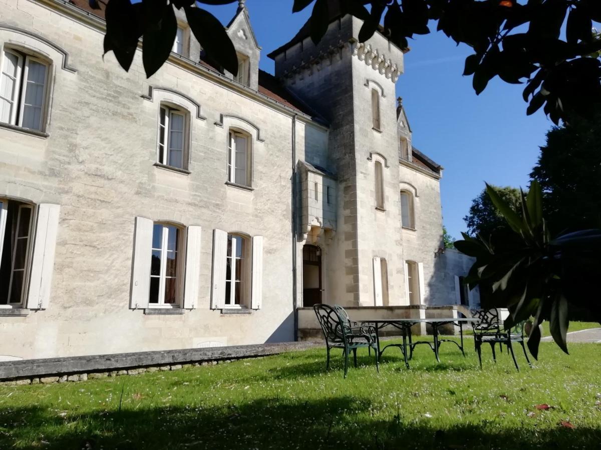 Chateau Des Salles Saint-Fort-sur-Gironde Exterior foto